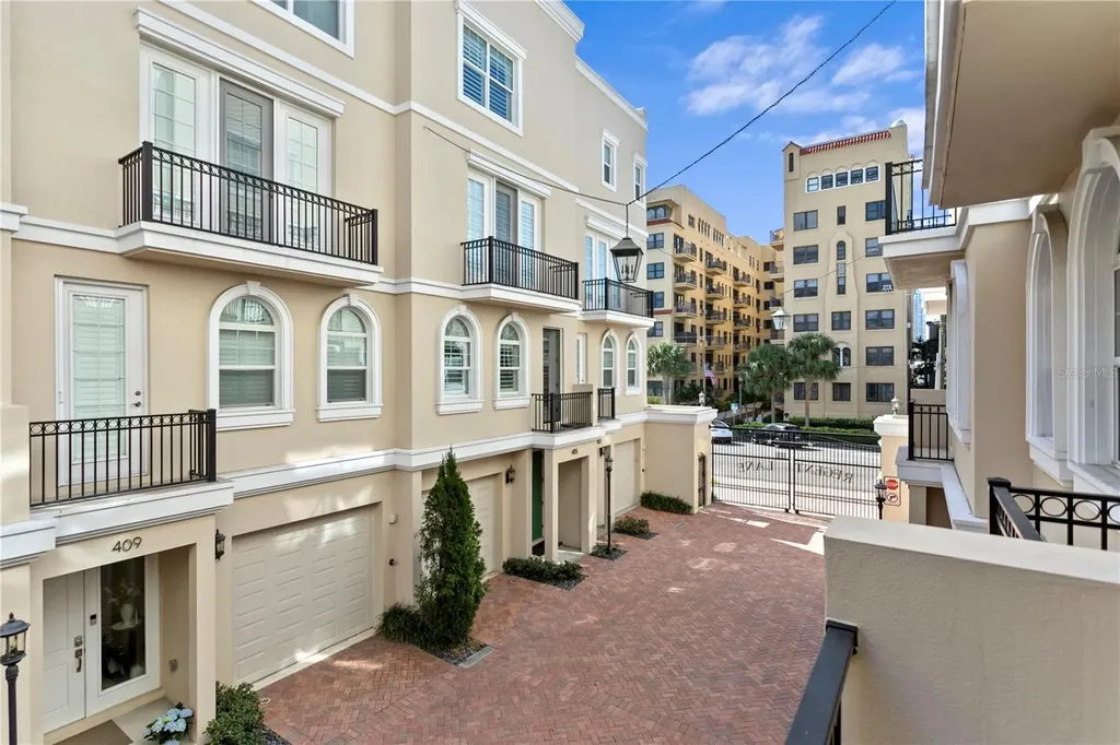 412 Regent Lane N St Petersburg FL 33701