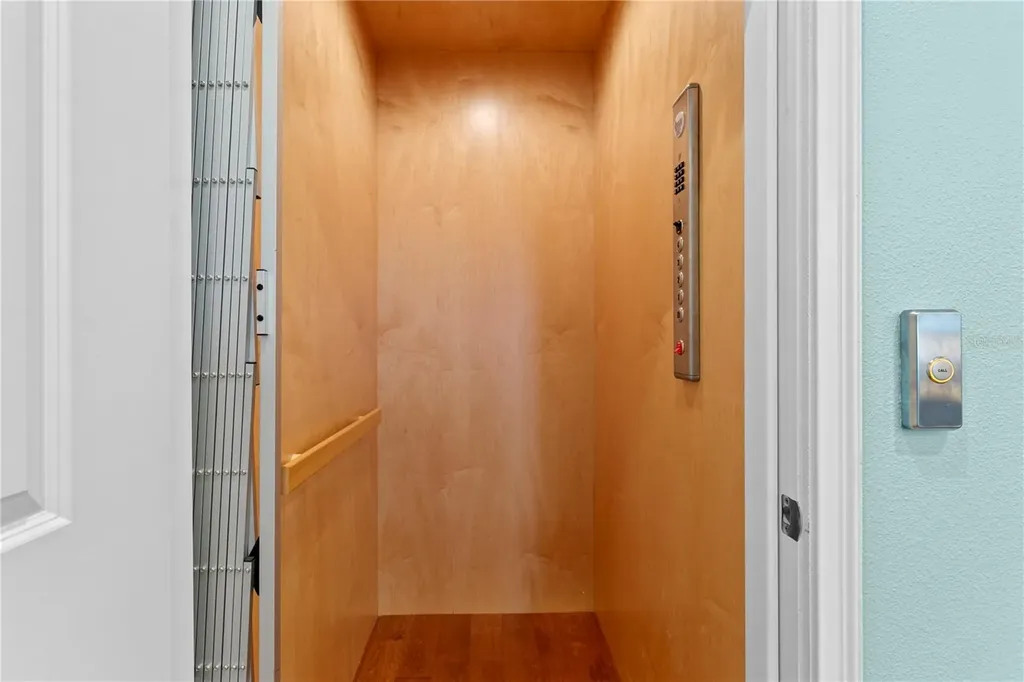 412 Regent Lane N St Petersburg FL 33701