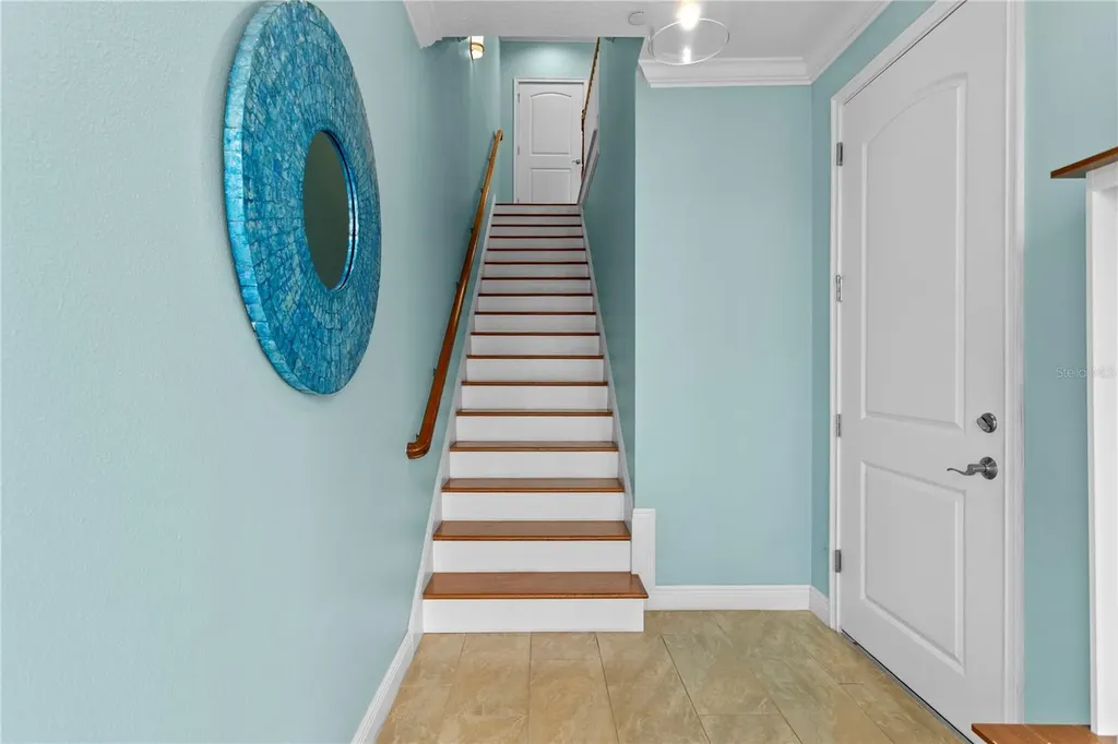 412 Regent Lane N St Petersburg FL 33701