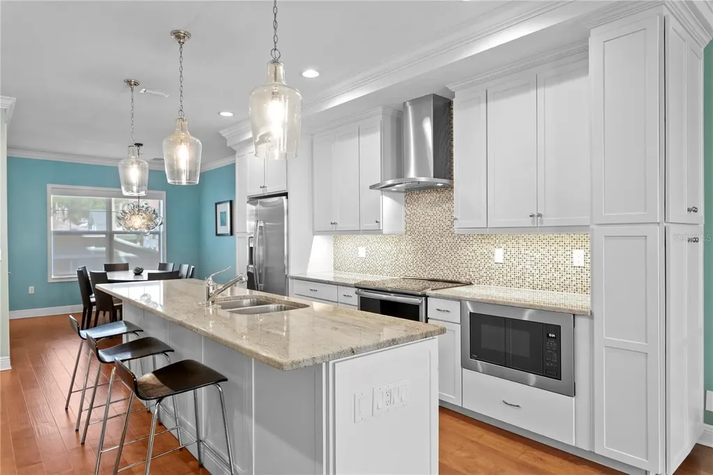 412 Regent Lane N St Petersburg FL 33701