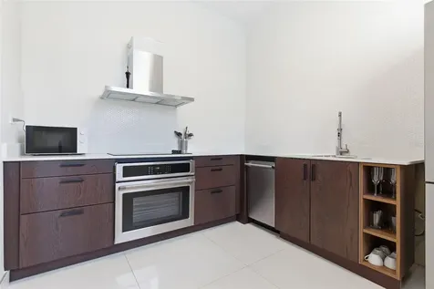 56 Calle F Krug Condado San Juan PR 00907