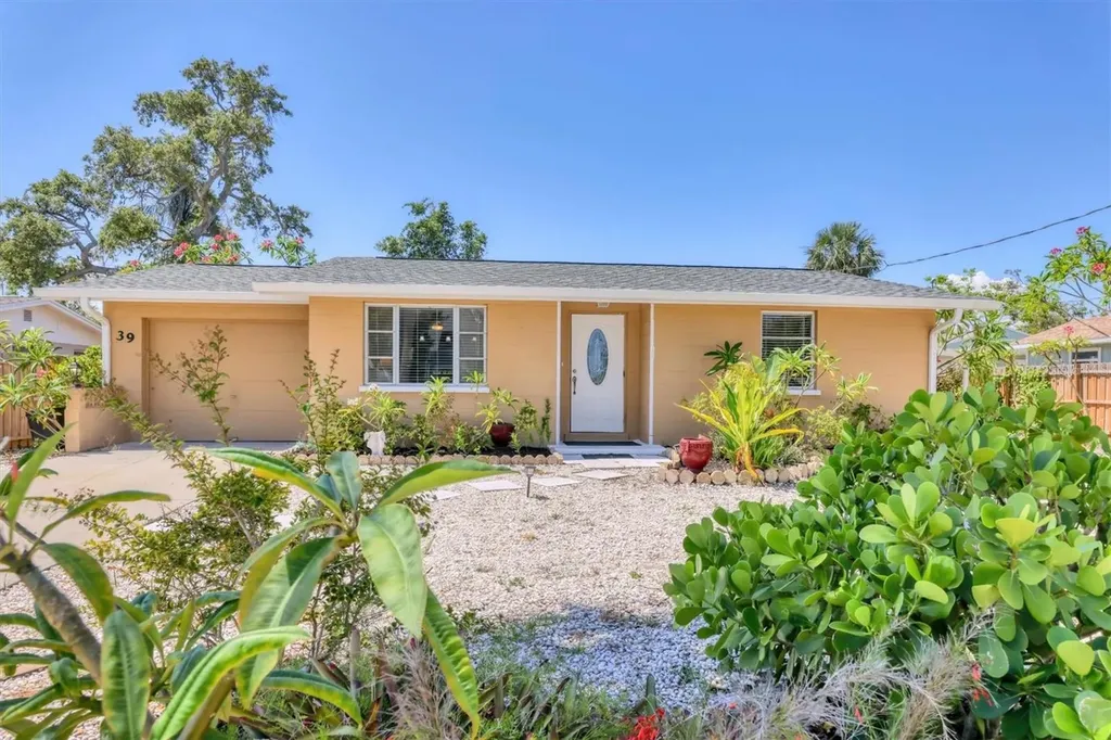 39 1st Avenue Englewood FL 34223
