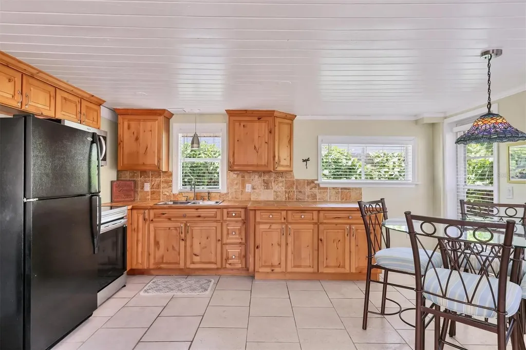 39 1st Avenue Englewood FL 34223