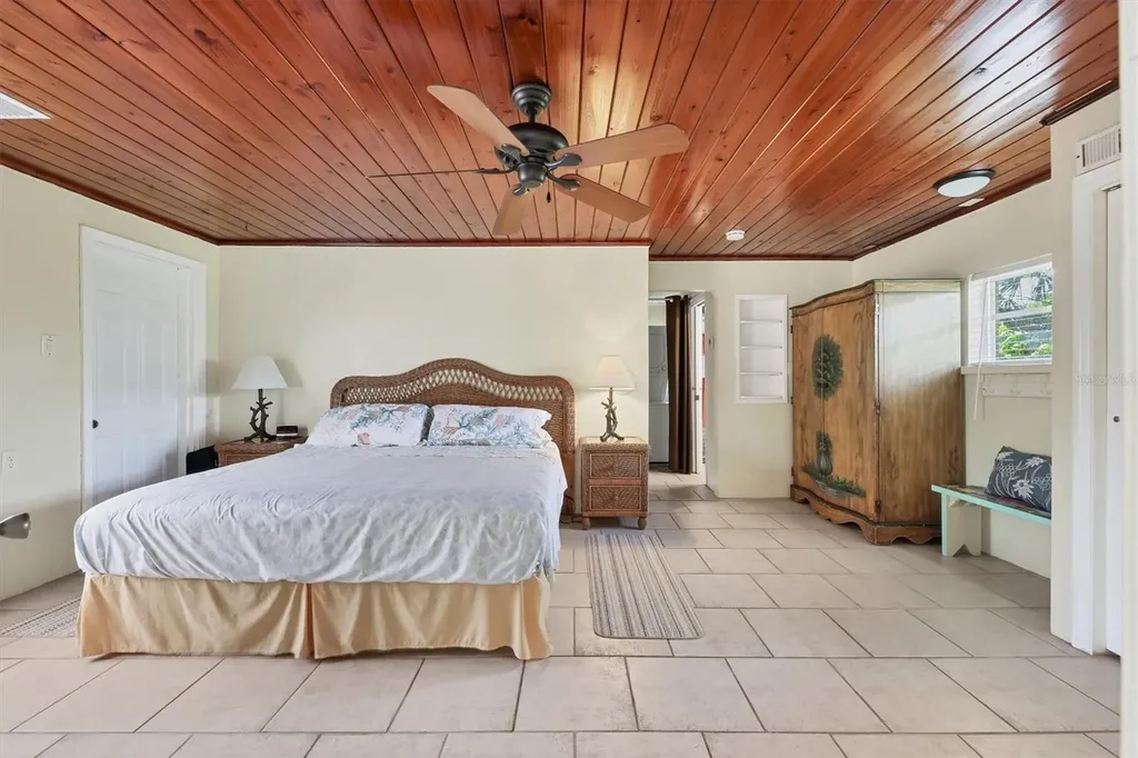 39 1st Avenue Englewood FL 34223