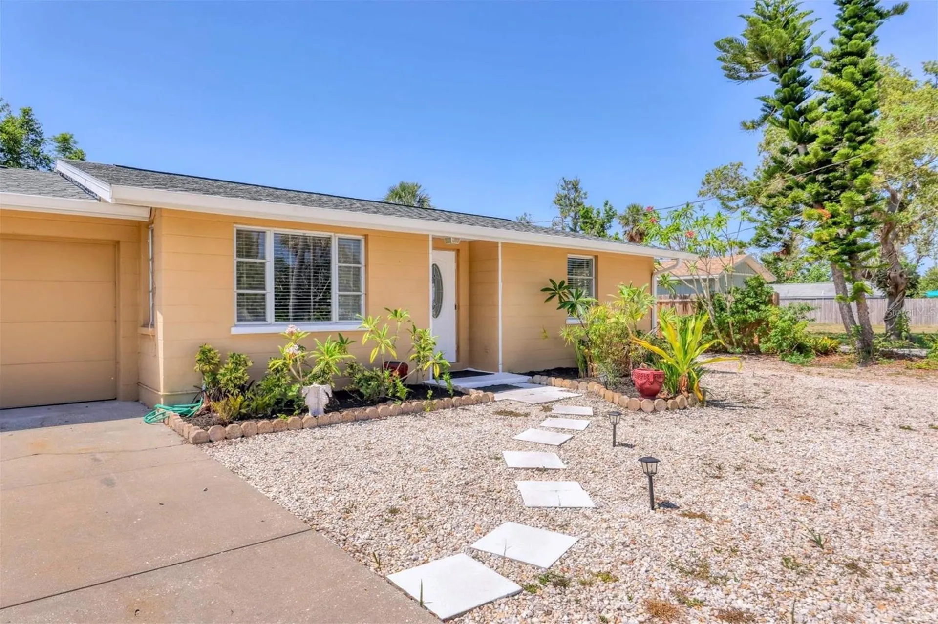 39 1st Avenue Englewood FL 34223