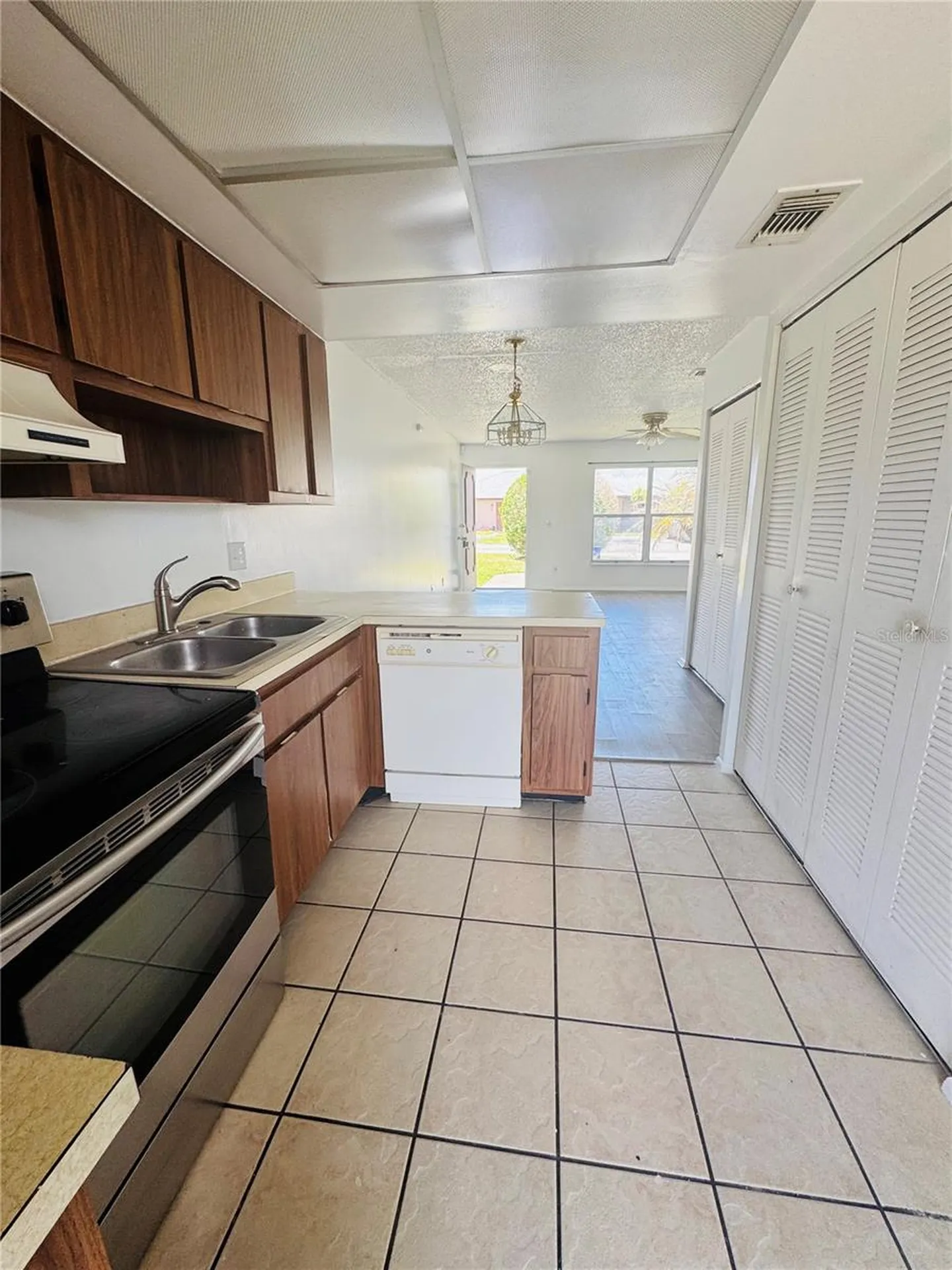 37 Las Brisas Way Kissimmee FL 34743