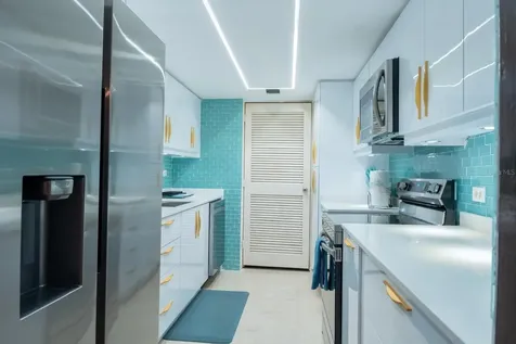 6165 Av, Isla Verde Carolina PR 00979