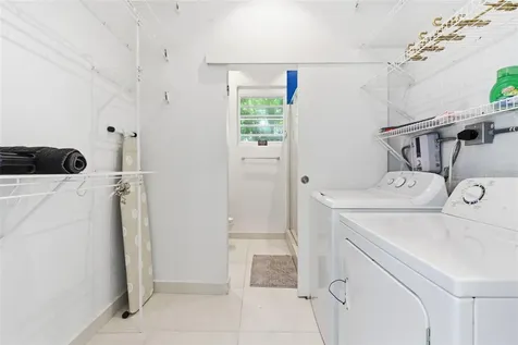 56 Calle F Krug Condado San Juan PR 00907