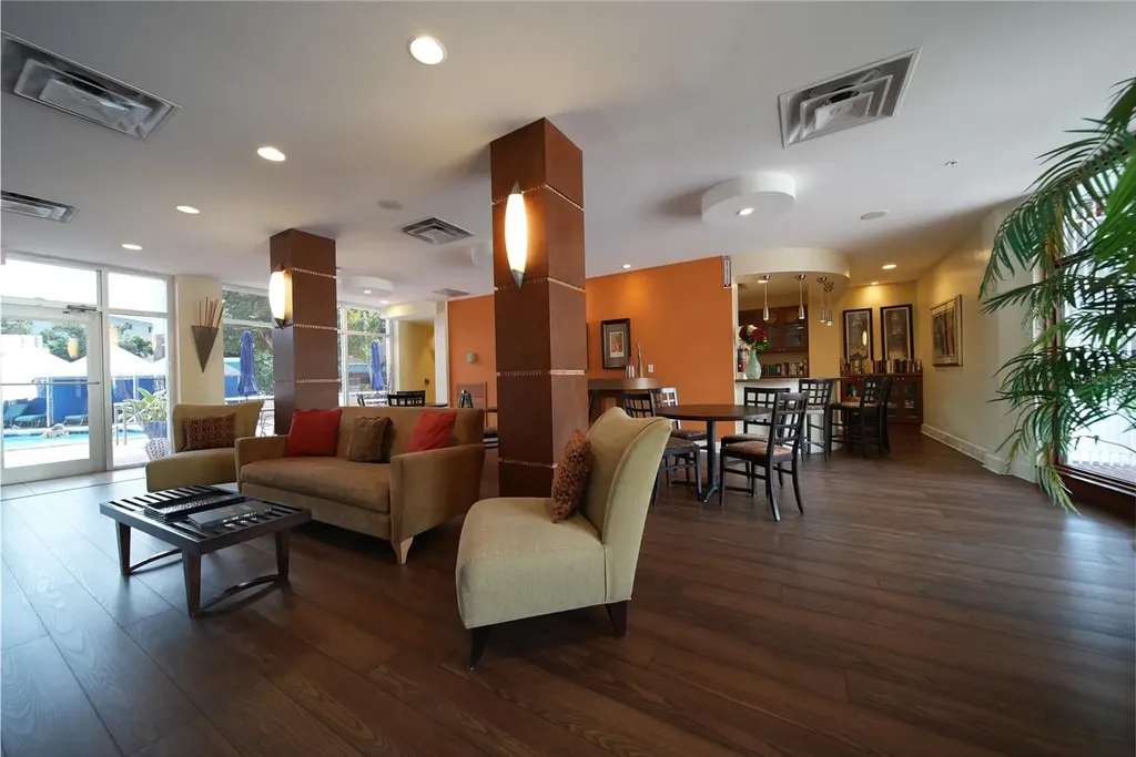 470 3rd Street S St Petersburg FL 33701