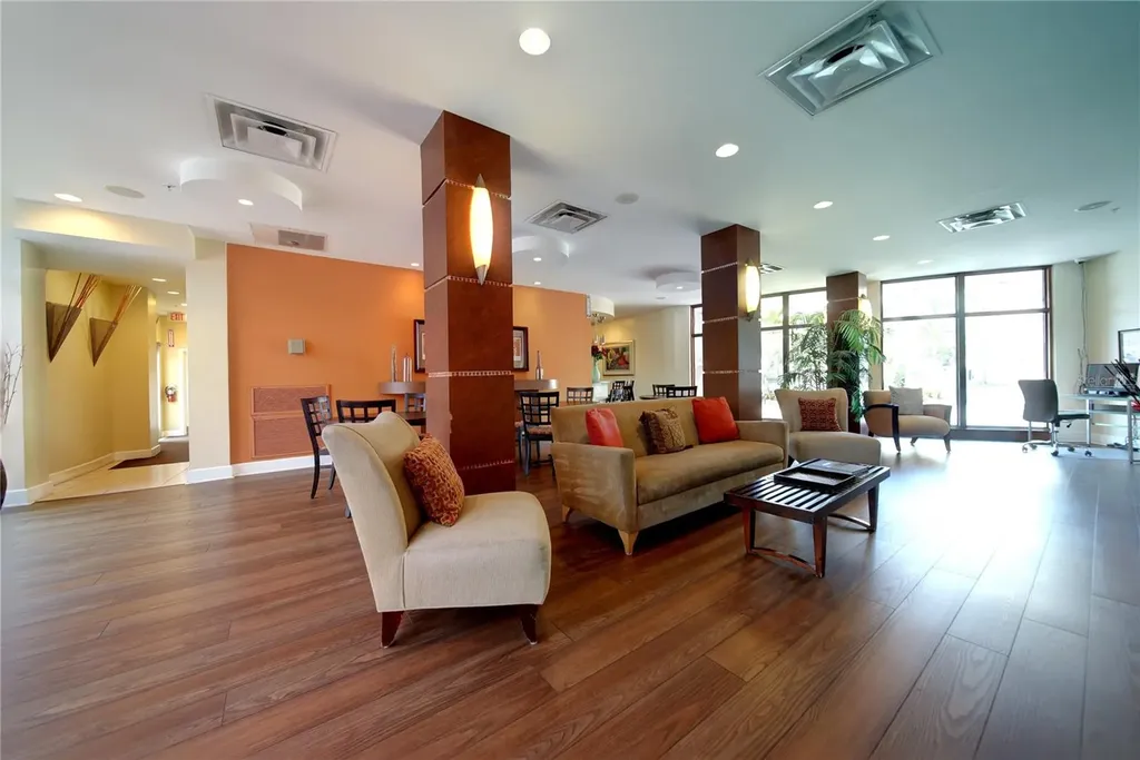 470 3rd Street S St Petersburg FL 33701