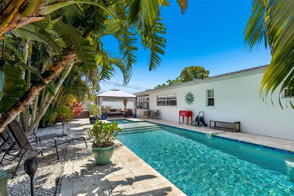 6765 11th Avenue N St Petersburg FL 33710