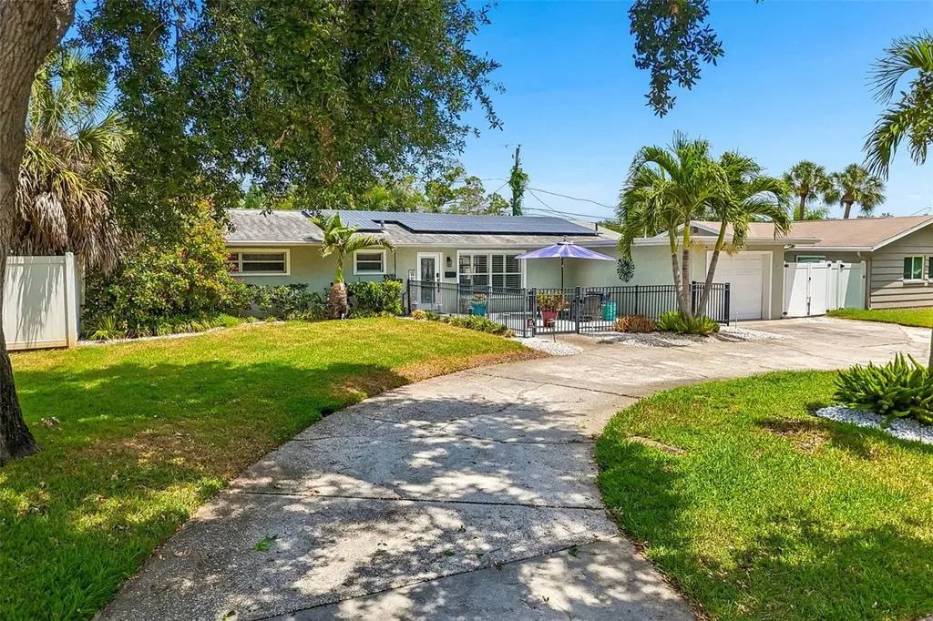 6765 11th Avenue N St Petersburg FL 33710