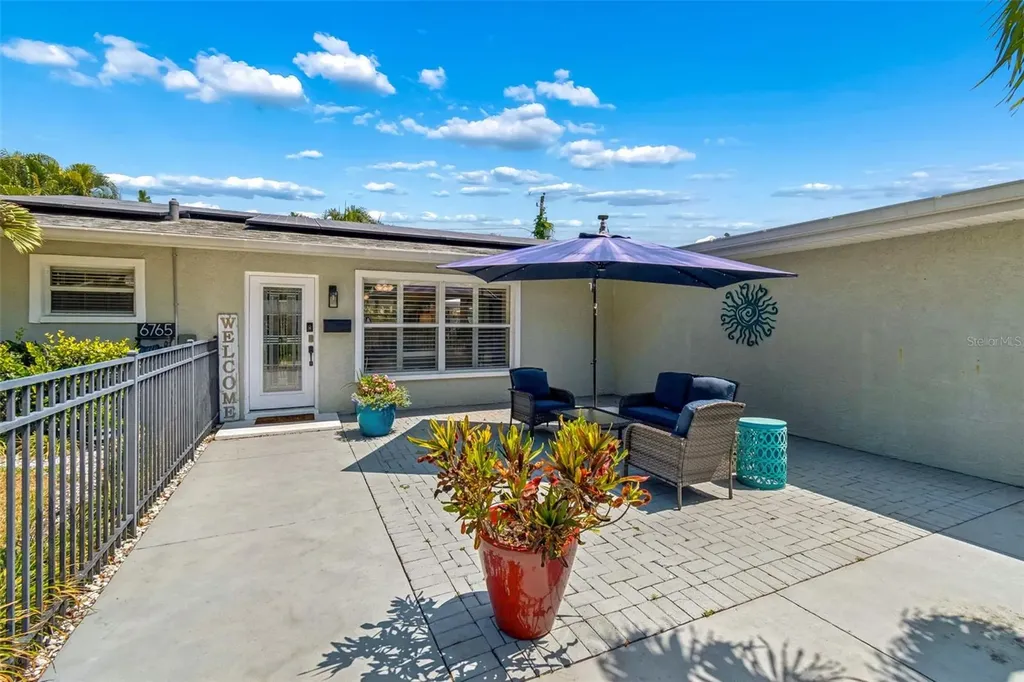 6765 11th Avenue N St Petersburg FL 33710