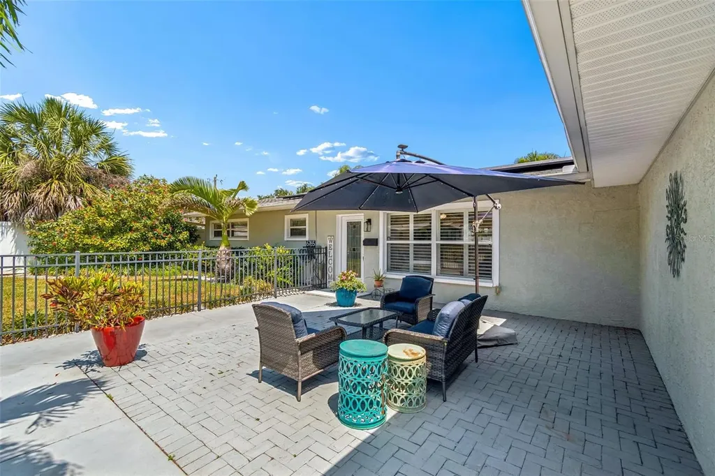 6765 11th Avenue N St Petersburg FL 33710