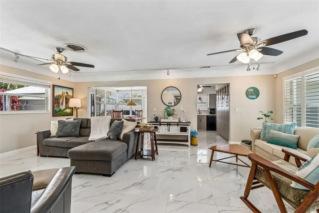 6765 11th Avenue N St Petersburg FL 33710