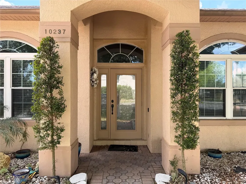 10237 Facet Court Orlando FL 32836