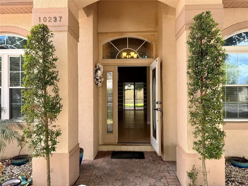 10237 Facet Court Orlando FL 32836