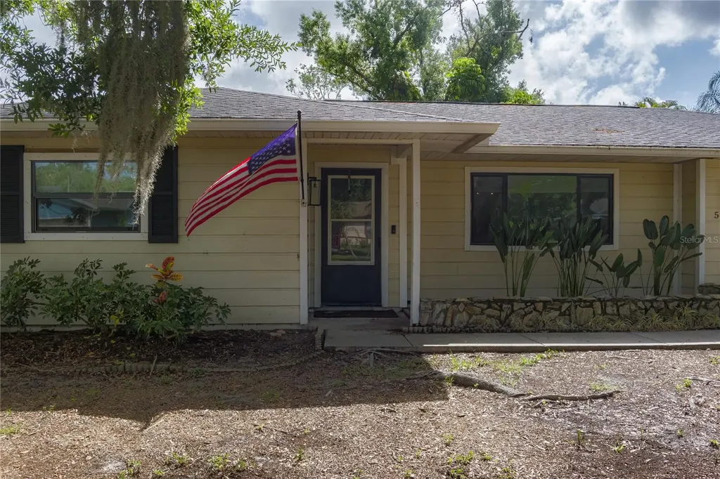 5012 Woodlawn Circle W Palmetto FL 34221