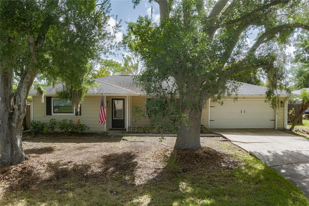 5012 Woodlawn Circle W Palmetto FL 34221