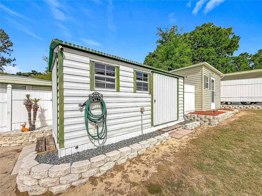 111 Mark Avenue Lady Lake FL 32159