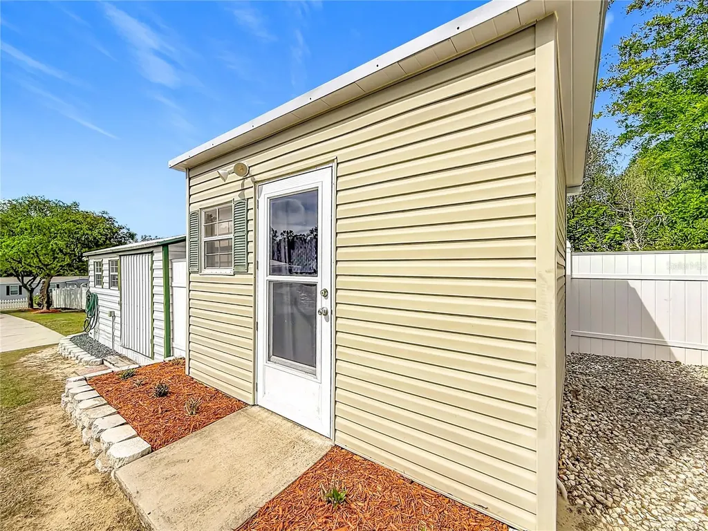 111 Mark Avenue Lady Lake FL 32159