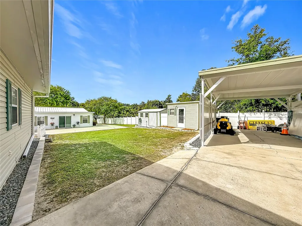 111 Mark Avenue Lady Lake FL 32159