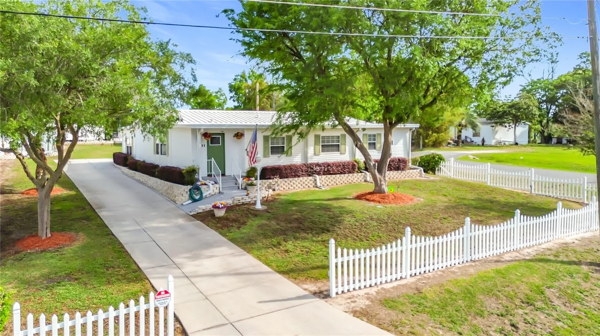 111 Mark Avenue Lady Lake FL 32159