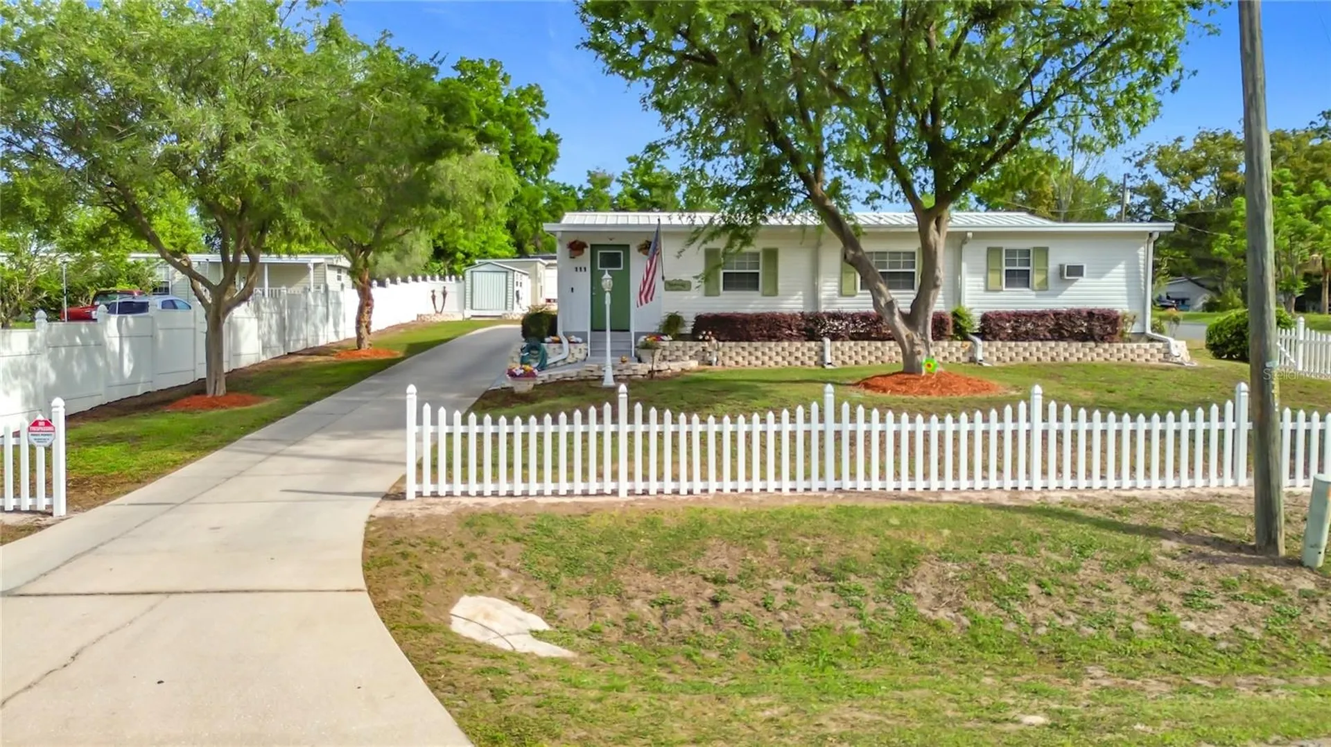111 Mark Avenue Lady Lake FL 32159