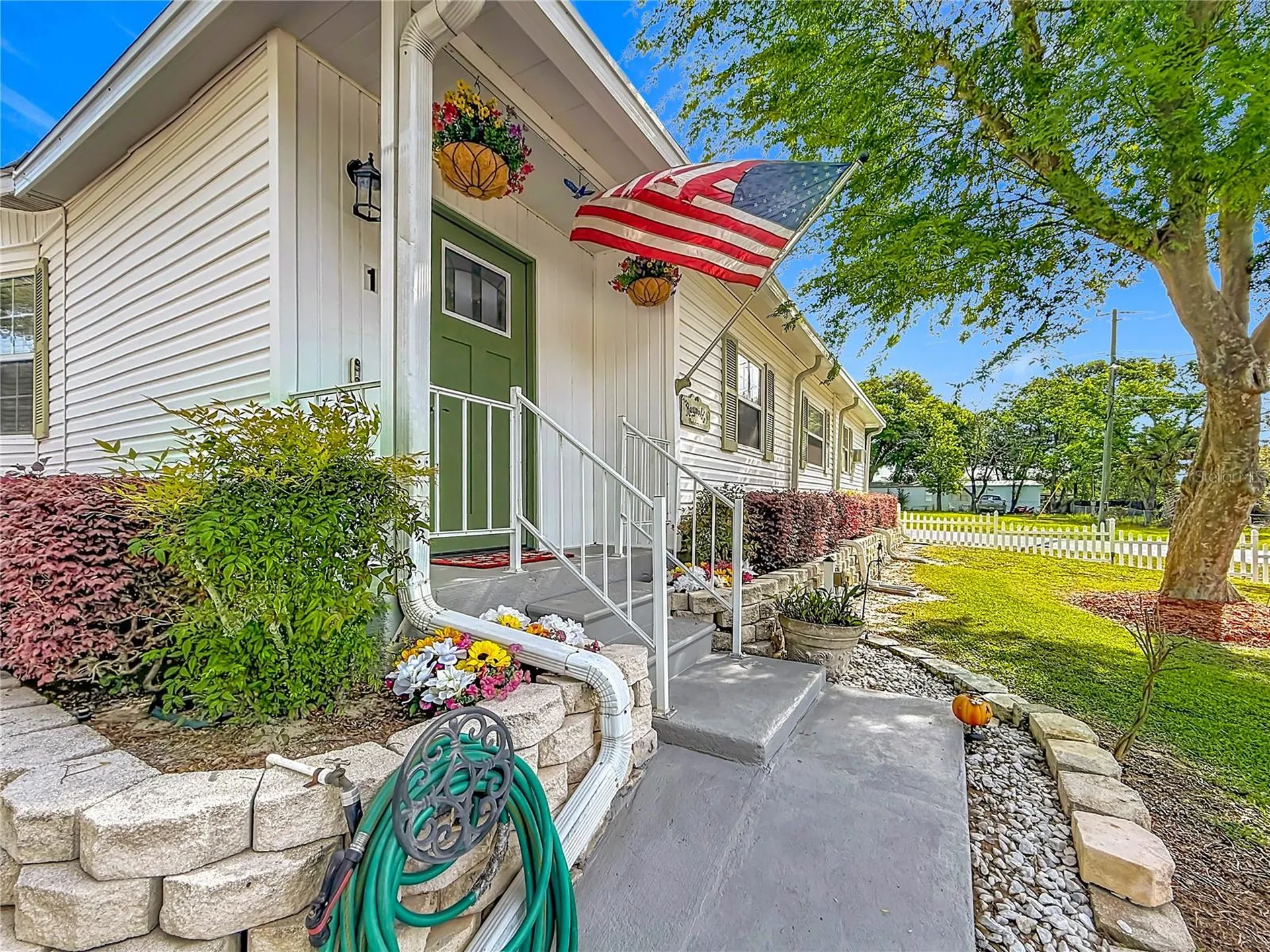 111 Mark Avenue Lady Lake FL 32159