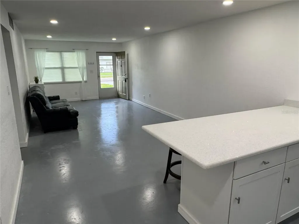 5720 13th Avenue N St Petersburg FL 33710