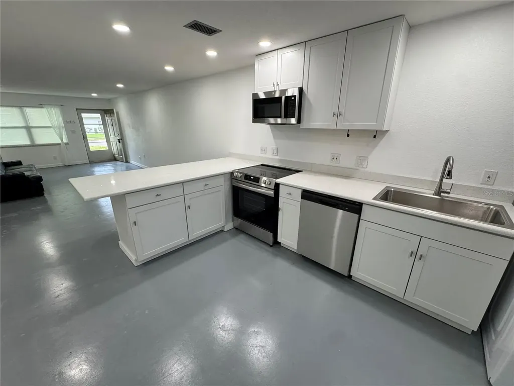 5720 13th Avenue N St Petersburg FL 33710