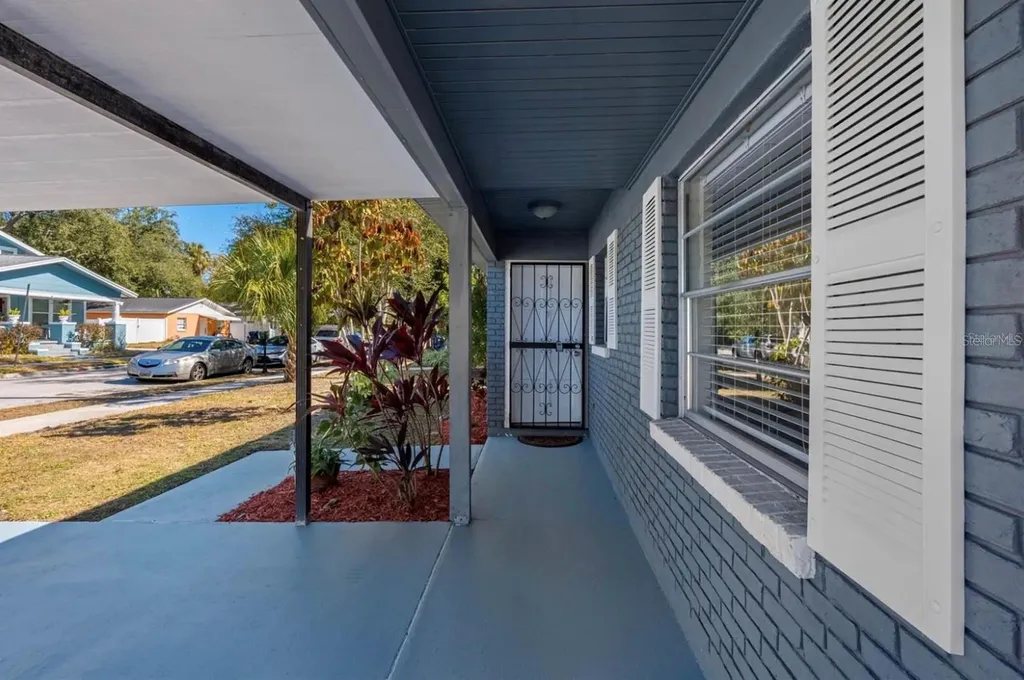 1740 W Walnut Street Tampa FL 33607