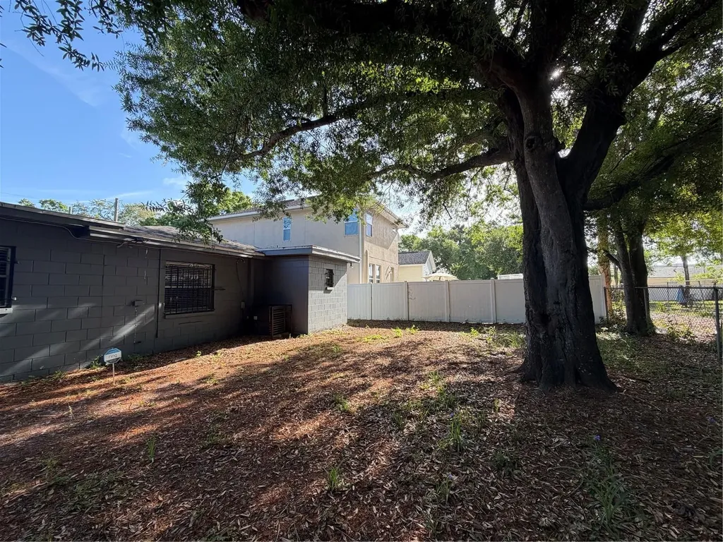1740 W Walnut Street Tampa FL 33607