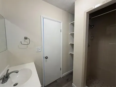 1740 W Walnut Street Tampa FL 33607