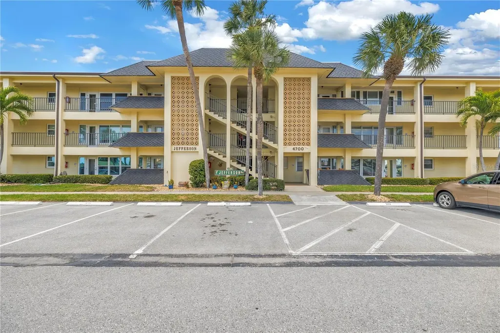 4700 Cove Circle St Petersburg FL 33708