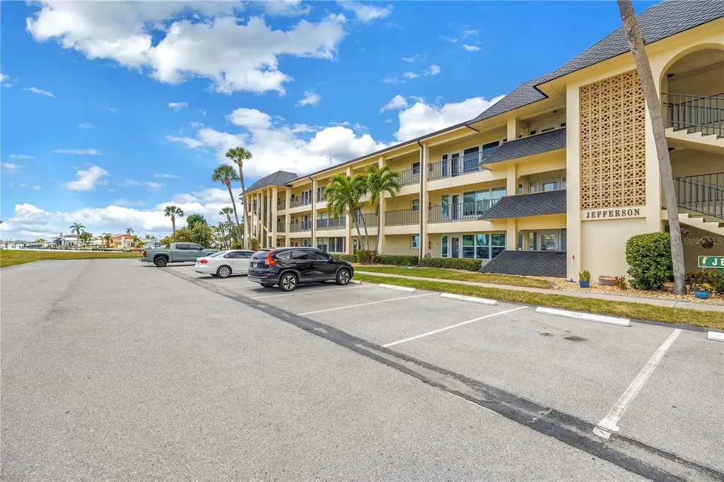 4700 Cove Circle St Petersburg FL 33708