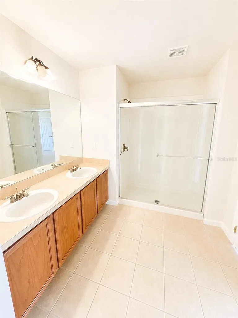 2543 Old Kent Circle Kissimmee FL 34758