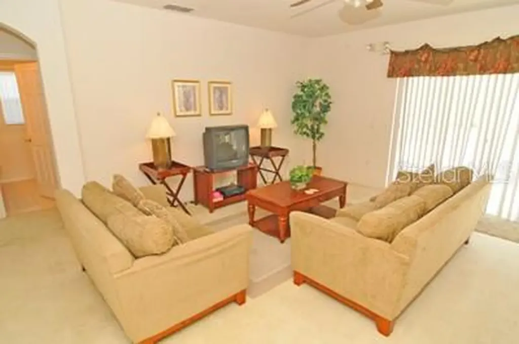 637 Eagle Pointe S Kissimmee FL 34746