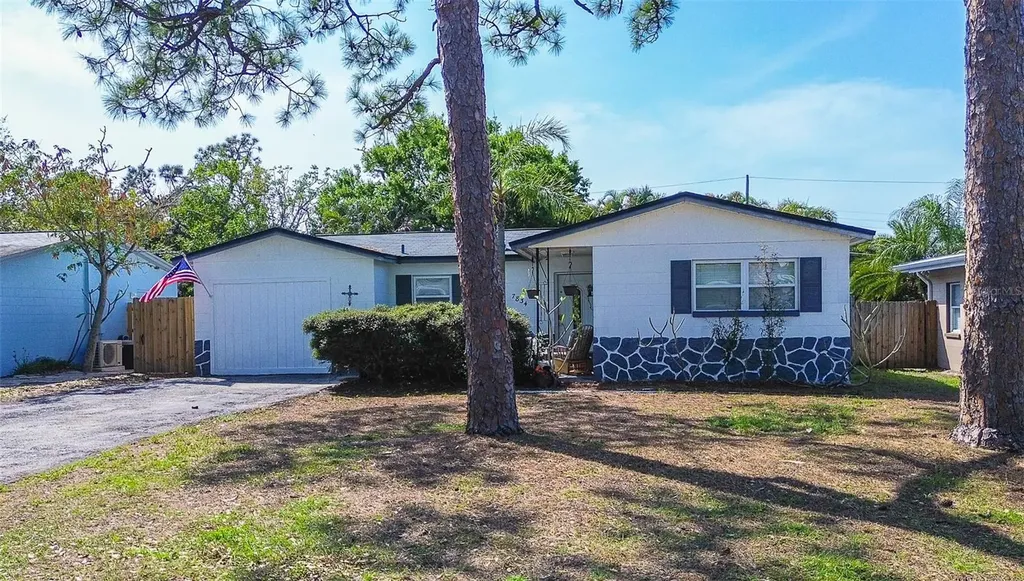 7834 42nd Avenue N St Petersburg FL 33709