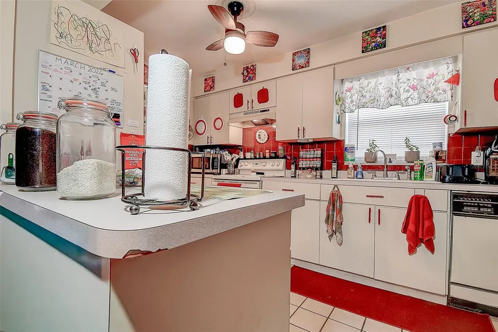 7834 42nd Avenue N St Petersburg FL 33709