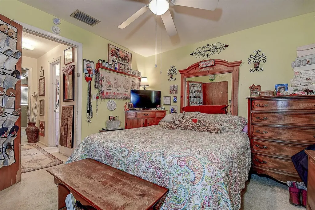 7834 42nd Avenue N St Petersburg FL 33709