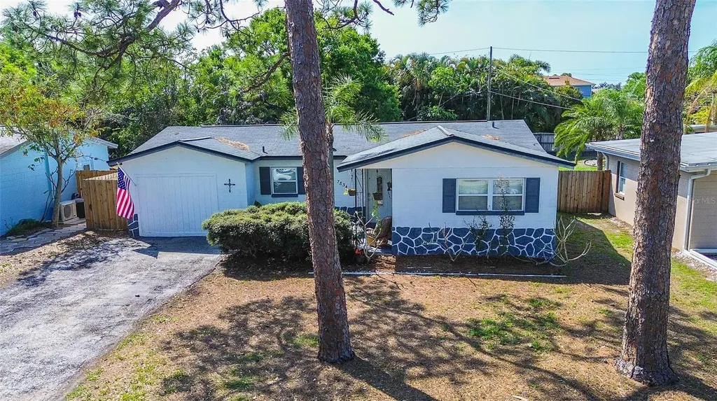 7834 42nd Avenue N St Petersburg FL 33709
