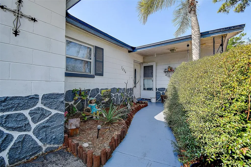 7834 42nd Avenue N St Petersburg FL 33709