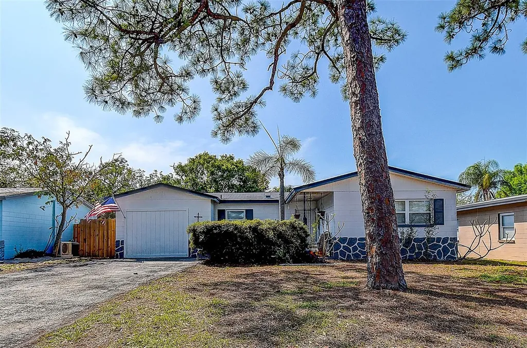 7834 42nd Avenue N St Petersburg FL 33709