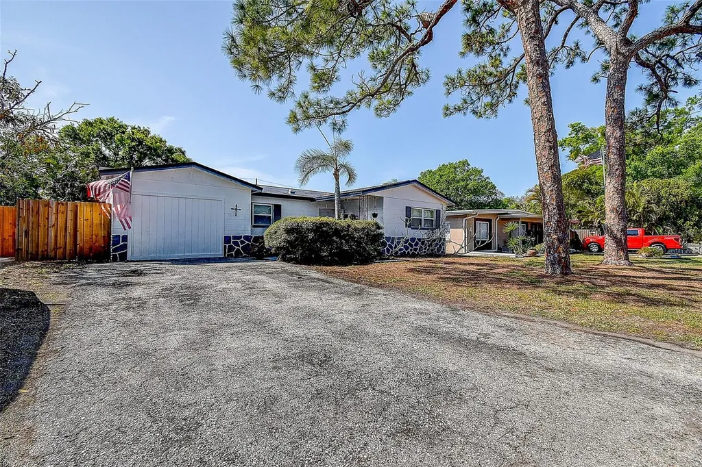 7834 42nd Avenue N St Petersburg FL 33709