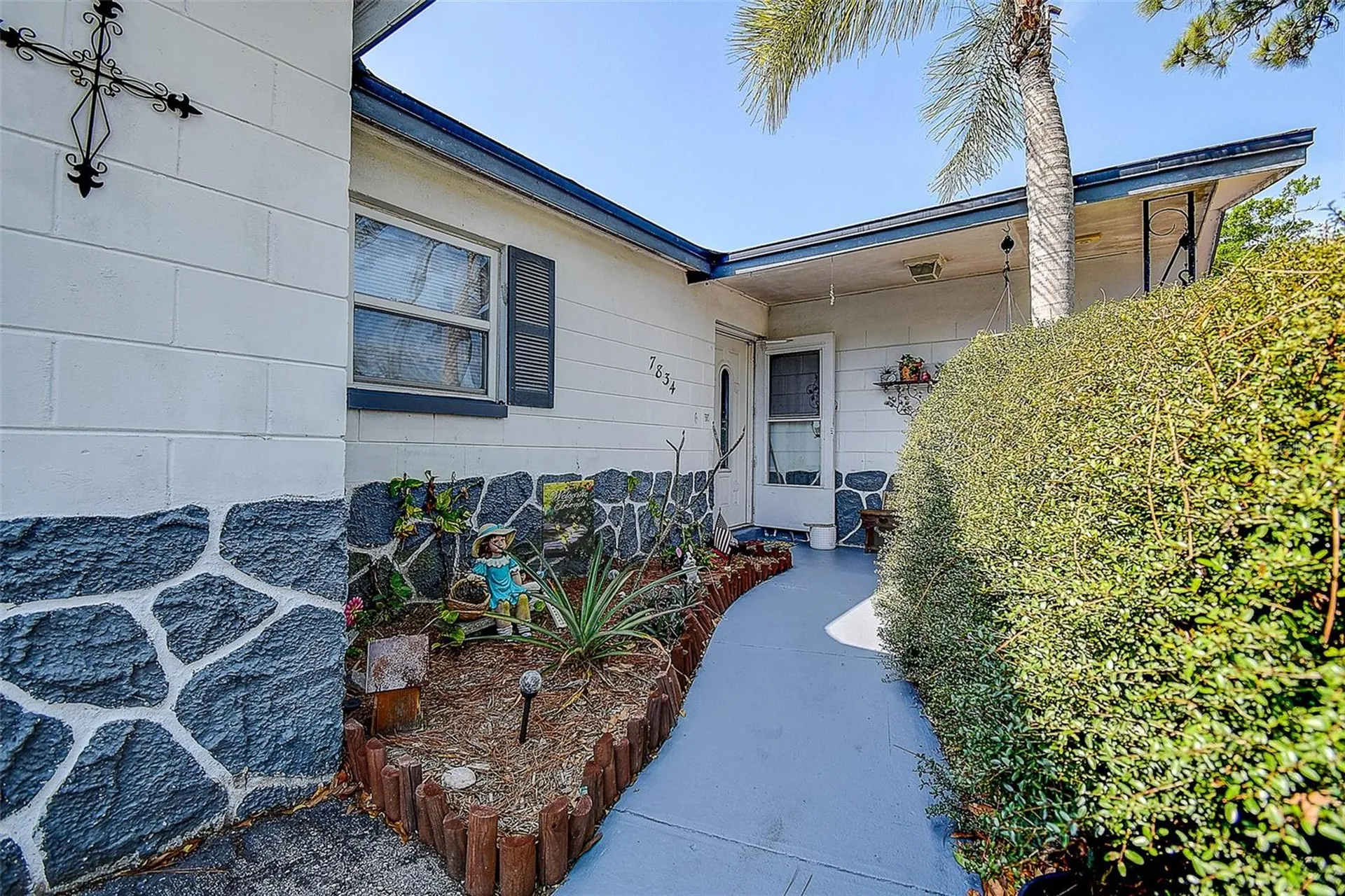 7834 42nd Avenue N St Petersburg FL 33709