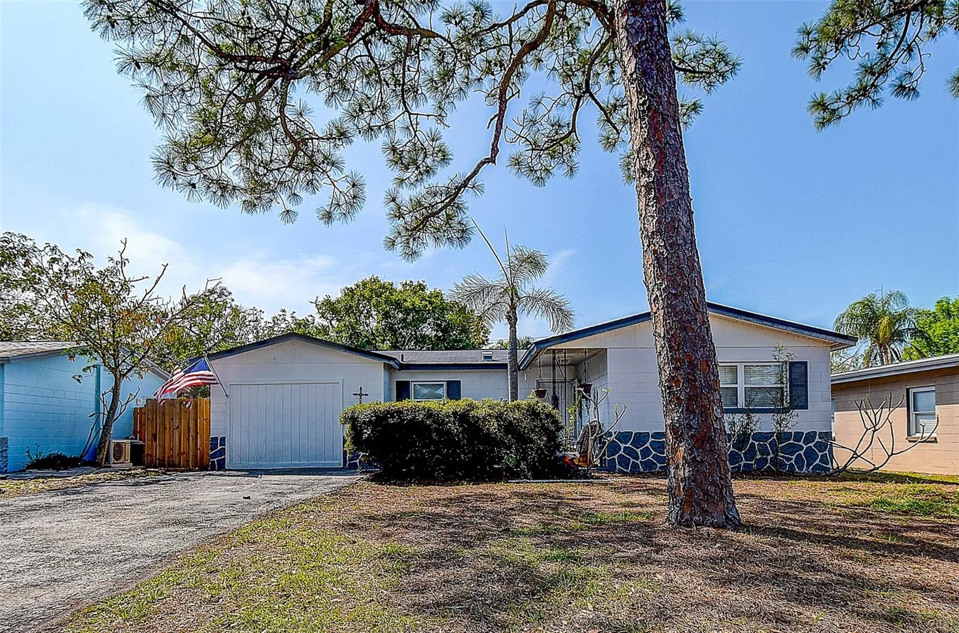 7834 42nd Avenue N St Petersburg FL 33709