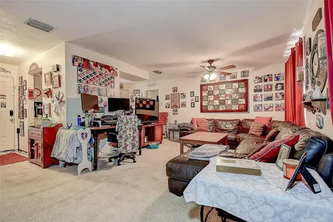 7834 42nd Avenue N St Petersburg FL 33709
