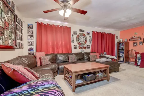 7834 42nd Avenue N St Petersburg FL 33709