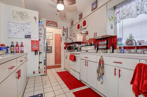 7834 42nd Avenue N St Petersburg FL 33709